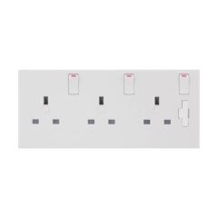 Selectric LG9098/3CON 1 & 2 to 3 Gang Switched Socket Blister 13A White